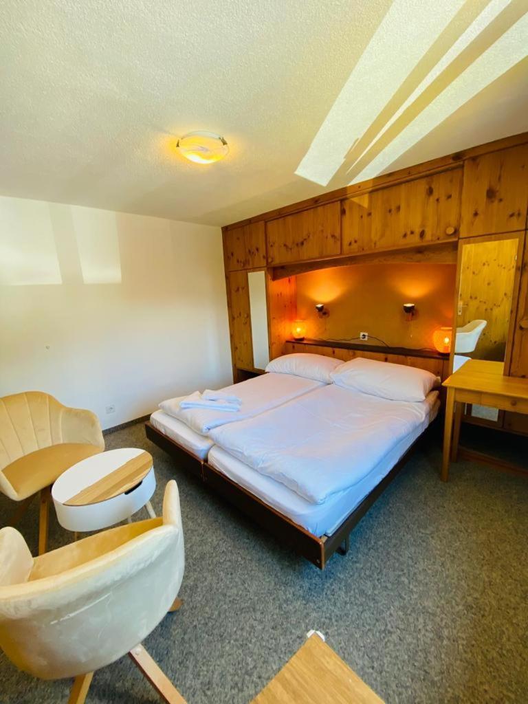 Hotel Old Jnn Клостерс Екстериор снимка