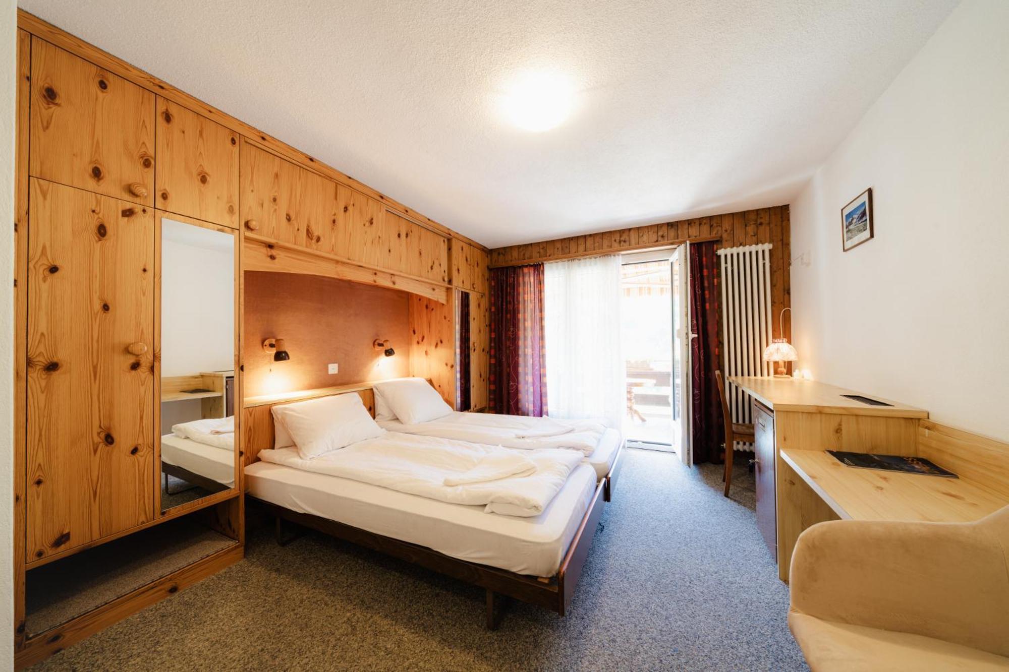 Hotel Old Jnn Клостерс Екстериор снимка