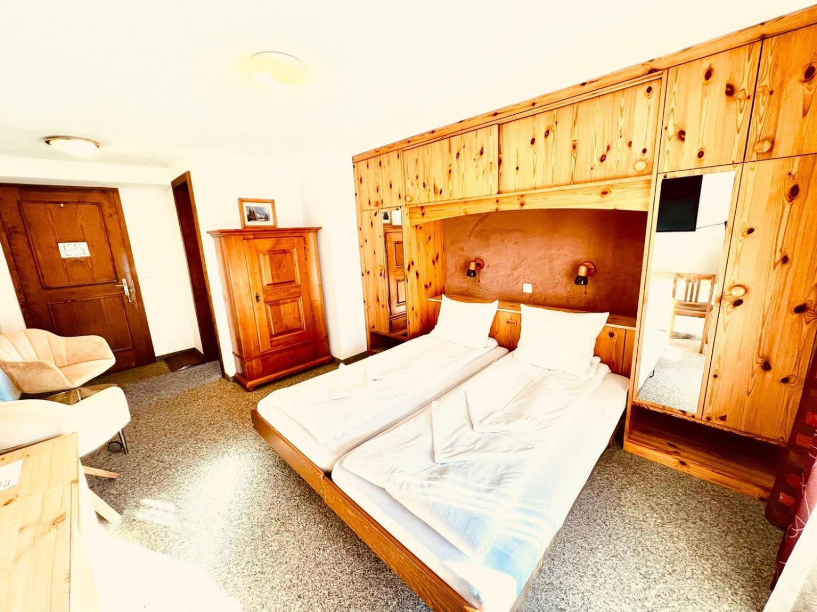 Hotel Old Jnn Клостерс Екстериор снимка