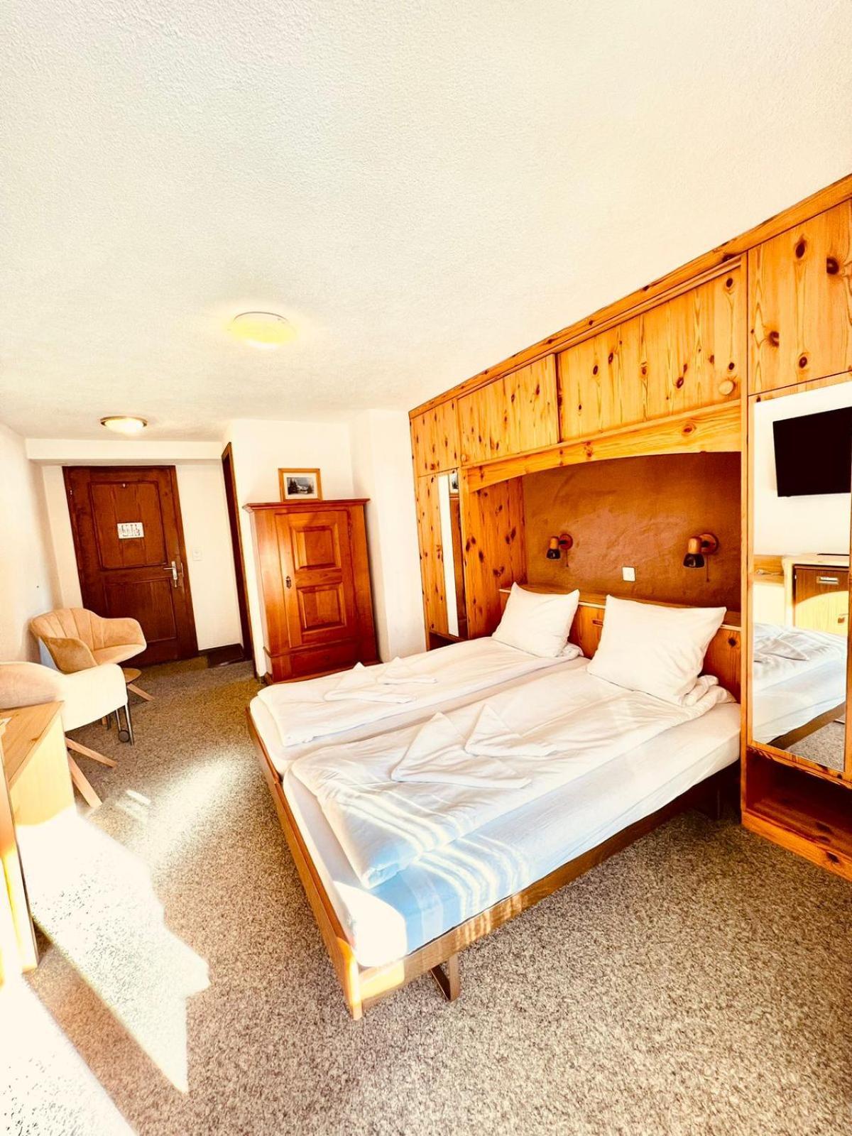 Hotel Old Jnn Клостерс Екстериор снимка