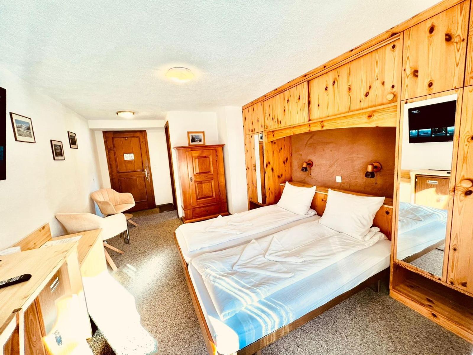 Hotel Old Jnn Клостерс Екстериор снимка