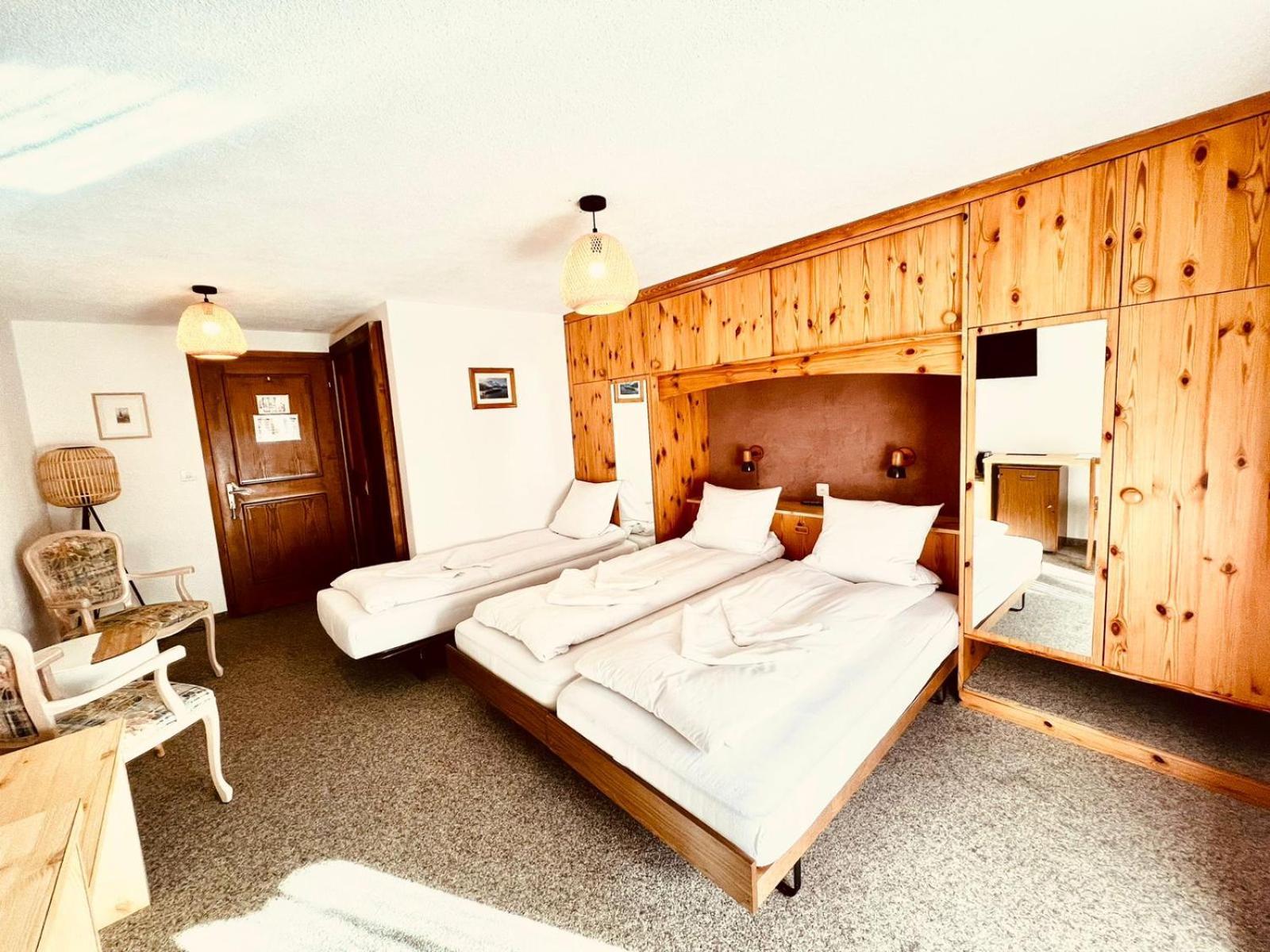 Hotel Old Jnn Клостерс Екстериор снимка