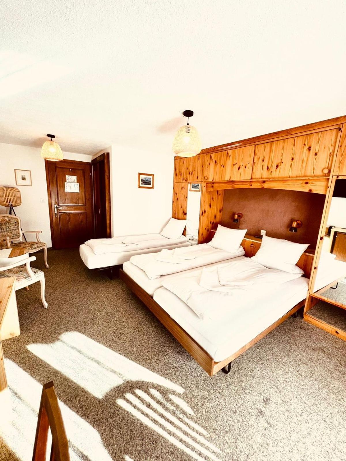 Hotel Old Jnn Клостерс Екстериор снимка