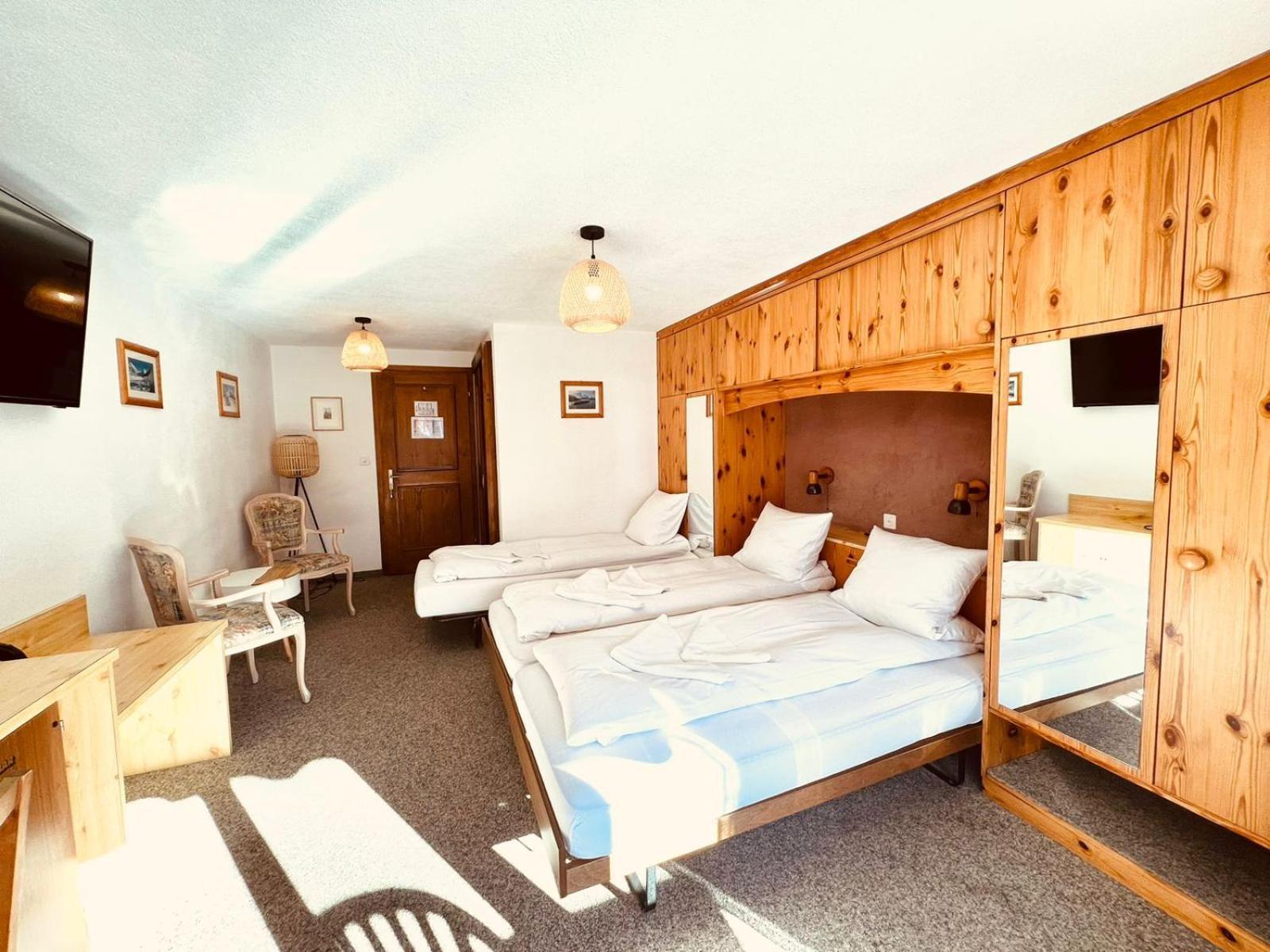 Hotel Old Jnn Клостерс Екстериор снимка
